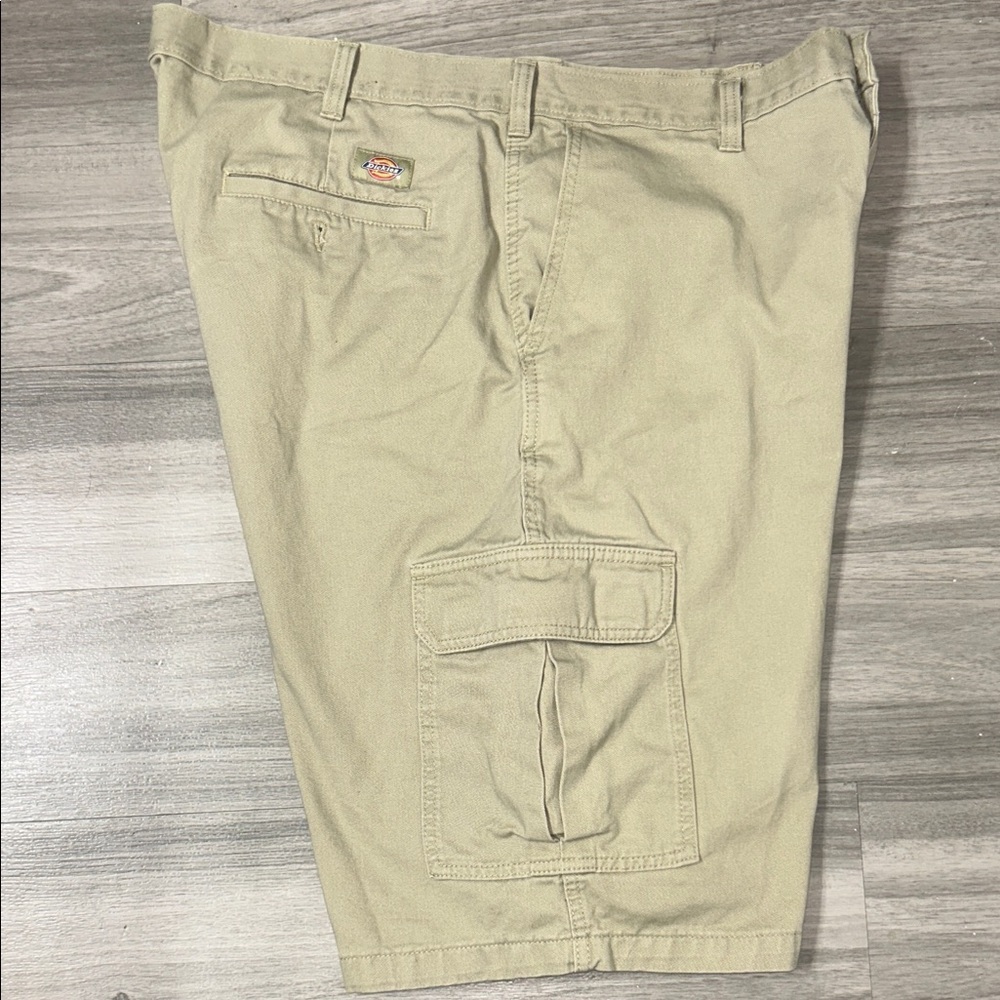 Dickies Men's Beige Cargo Shorts - Picture 4 of 5